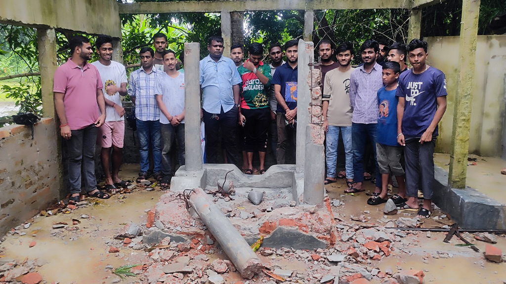 রাউজানে মহাশ্মশান ভাঙচুরের অভিযোগ ২ ভাইয়ের বিরুদ্ধে