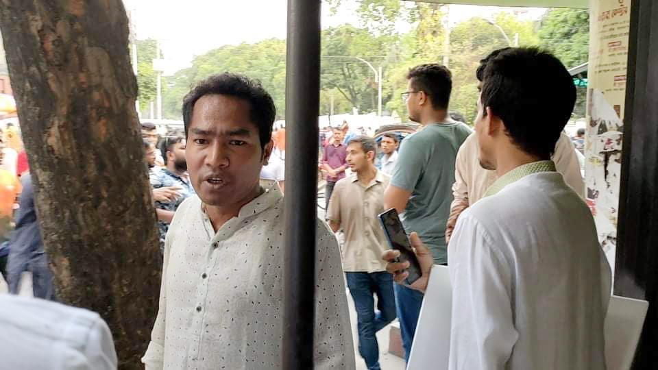 সাংবাদিককে গালাগাল করে ছাত্রলীগের নেতা বললেন, ‘যা মন চায় করেন’