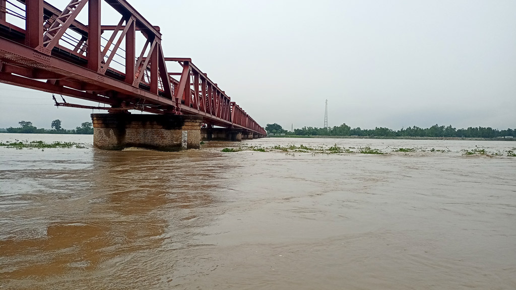 তিস্তার পানি বাড়ায় খোলা হয়েছে জলকপাট, নিম্নাঞ্চল প্লাবিত