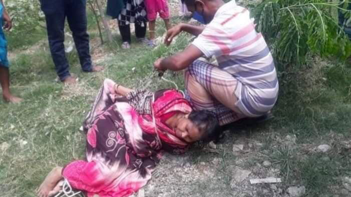 চুরির অভিযোগে মধ্যবয়সী নারীকে হাত-পা বেঁধে নির্যাতন