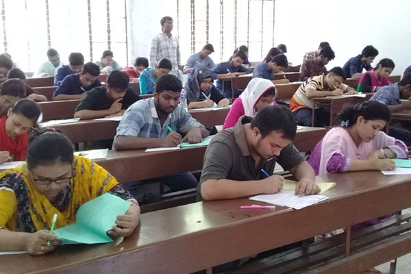 ভর্তি পরীক্ষার অহেতুক চাপ, মানসিক স্বাস্থ্যঝুঁকিতে শিক্ষার্থীরা 