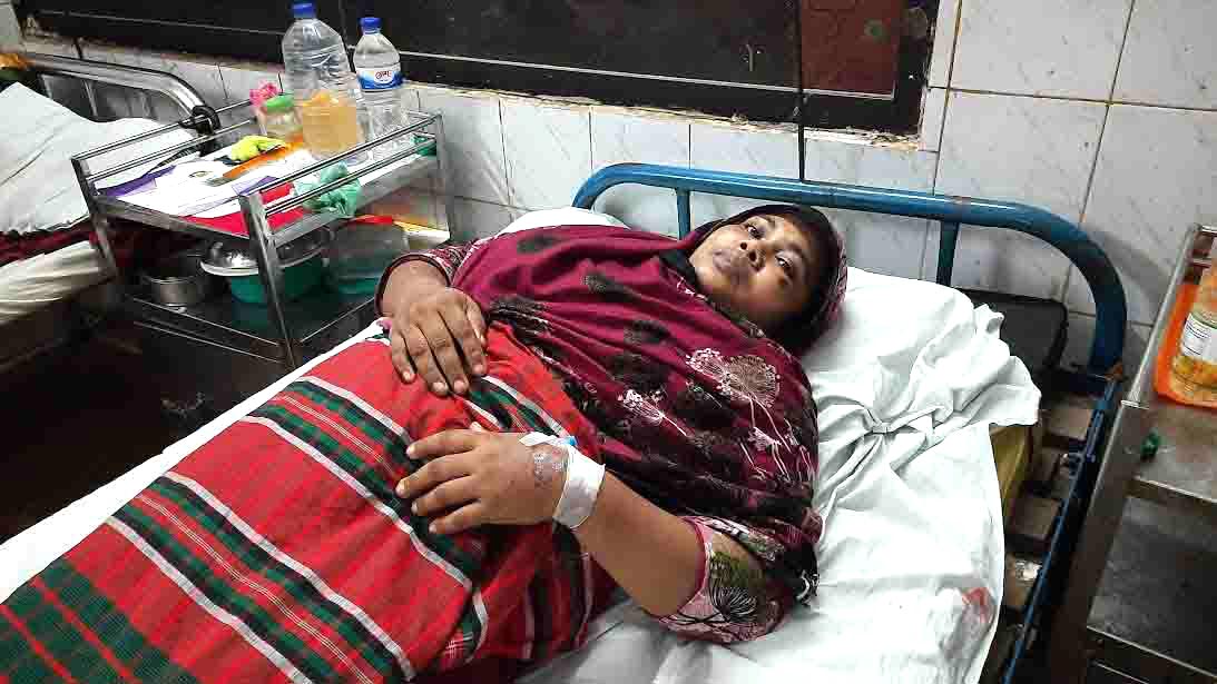 মৃত সন্তান প্রসবের ‘অপরাধে’ গৃহবধূকে মারধর