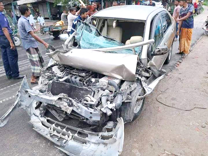 পাটকেলঘাটায় পৃথক সড়ক দুর্ঘটনায় কণ্ঠশিল্পীসহ আহত ৩