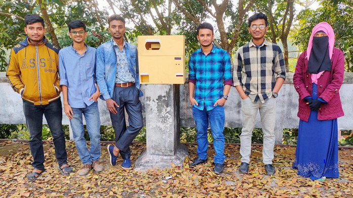 এবার স্যানিটারি প্যাডের ভেন্ডিং মেশিন উদ্ভাবন