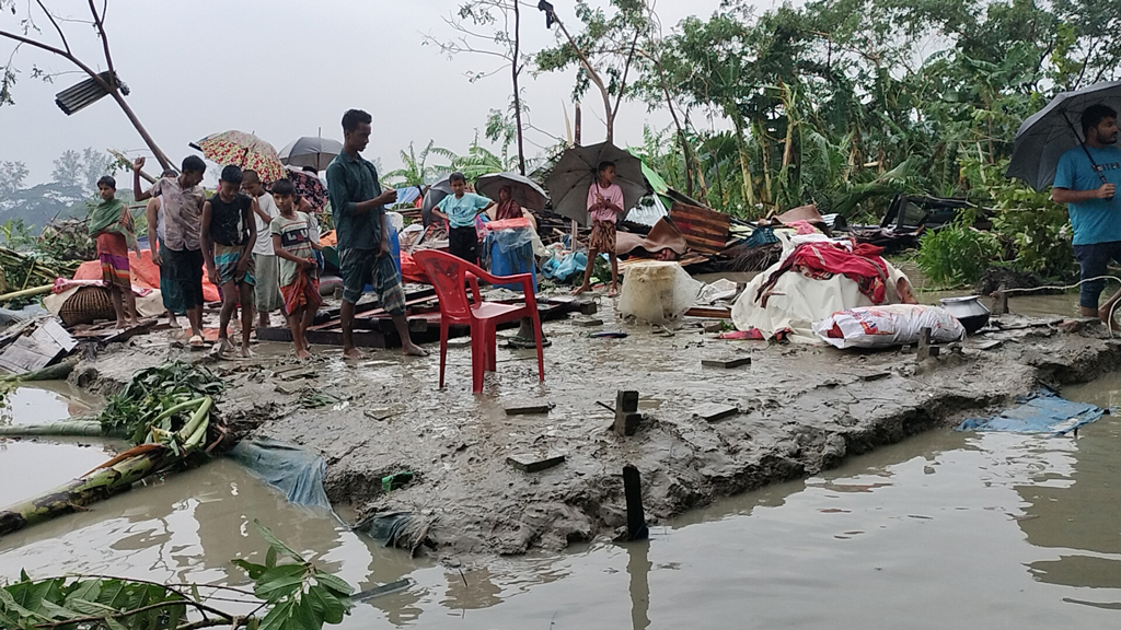 ঘূর্ণিঝড়ে লন্ডভন্ড সুবর্ণচরের ৩ গ্রাম, বহু ঘরবাড়ি বিধ্বস্ত