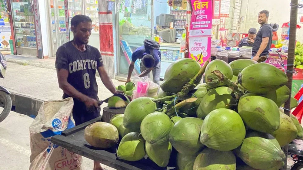 ডাব কেনাবেচায় রাখতে হবে রসিদ, দাম বেশি নিলে ব্যবস্থা