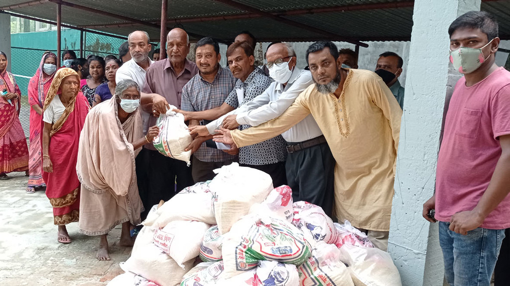 সাতক্ষীরায় ৭৬ পরিবার পেল খাদ্যসহায়তা