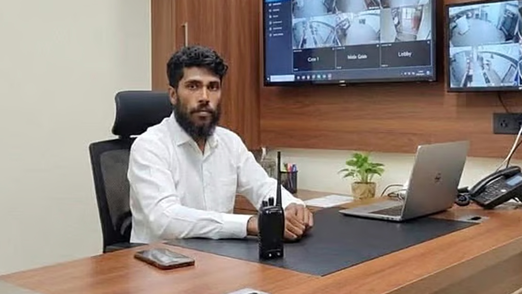 স্বরাষ্ট্রমন্ত্রীর প্রটোকল অফিসার সেজে প্রতারণার অভিযোগে যুবক গ্রেপ্তার