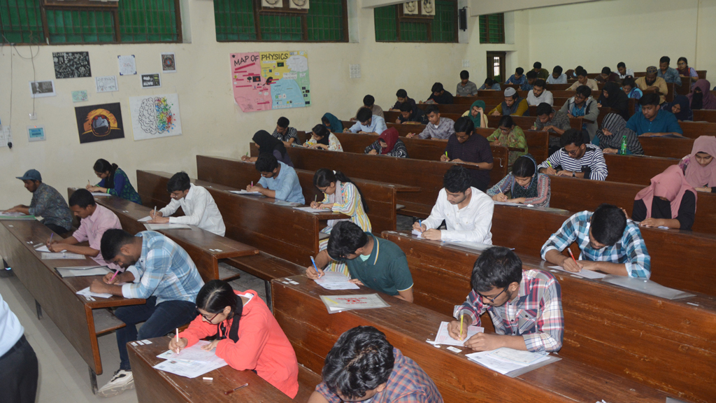রাজশাহী বিশ্ববিদ্যালয়ে স্নাতক প্রথম বর্ষের ভর্তি পরীক্ষা শুরু