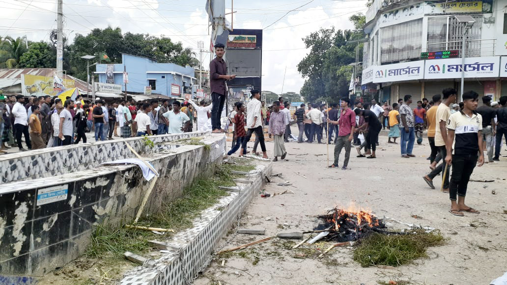 নাঙ্গলকোটে পুলিশের টিয়ারশেলে ২৫ স্কুলশিক্ষার্থী আহত