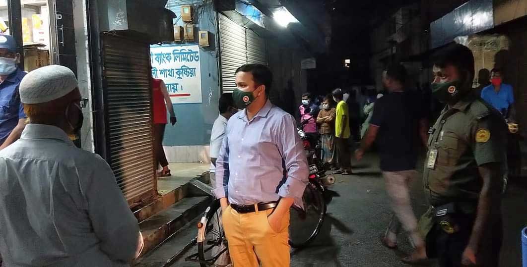 কুমারখালীতে করোনাবিধি ভাঙায় মোবাইল কোর্টের জরিমানা