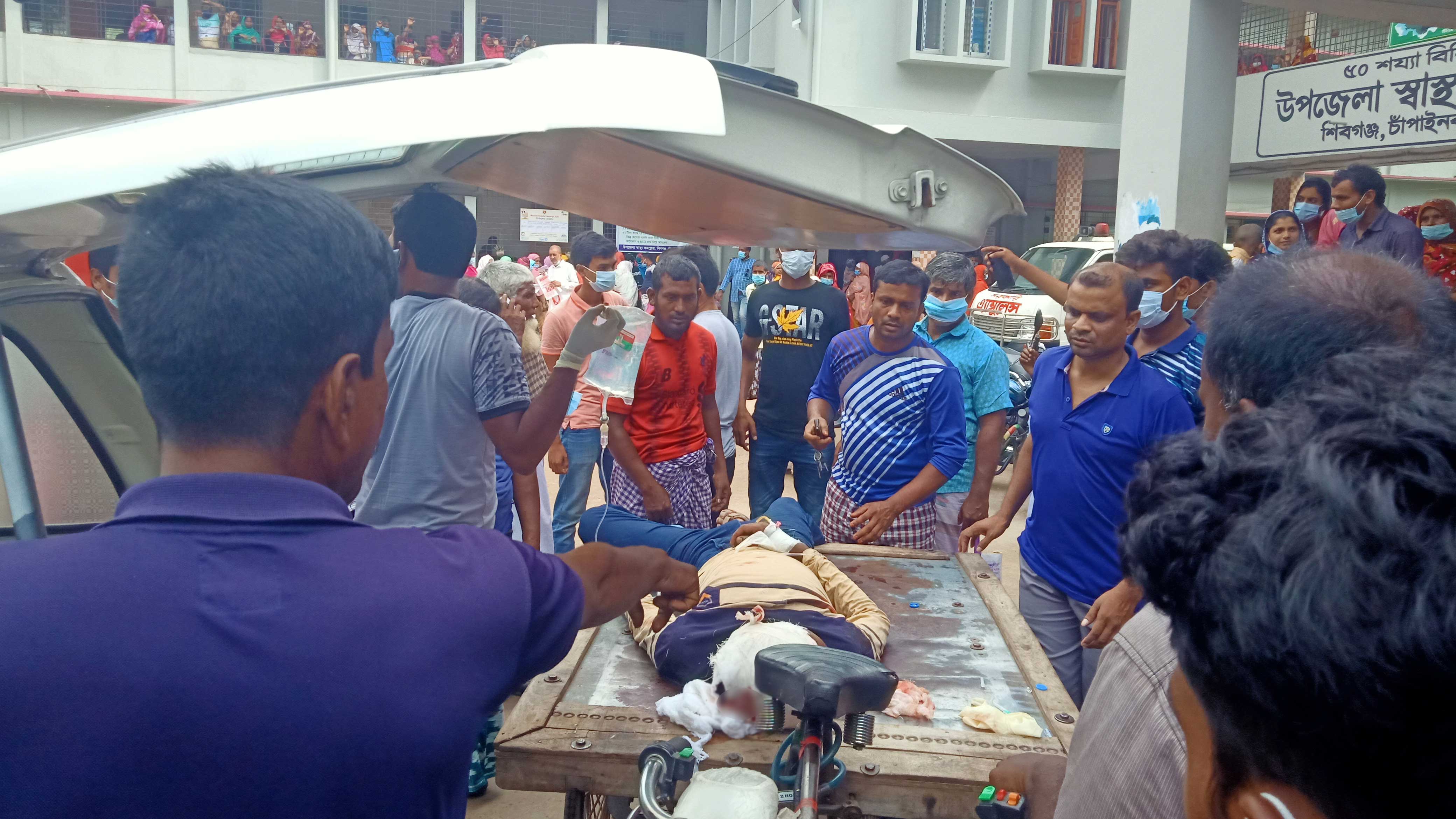 চাঁপাইনবাবগঞ্জের কানসাটে সড়ক দুর্ঘটনায় নিহত ২, আহত ২ 