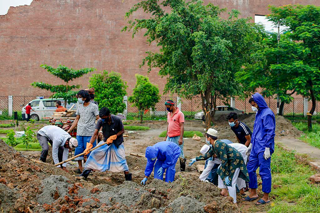 করোনায় আরও ১২ মৃত্যু, শনাক্ত ৯৫০০ 