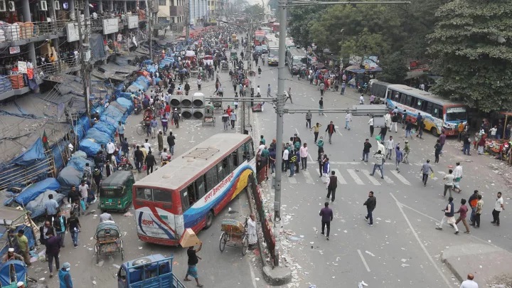 গুলিস্তানে বাসচাপায় ২ মৃত্যুর ঘটনায় পুলিশ সদস্যের বিরুদ্ধে মামলা