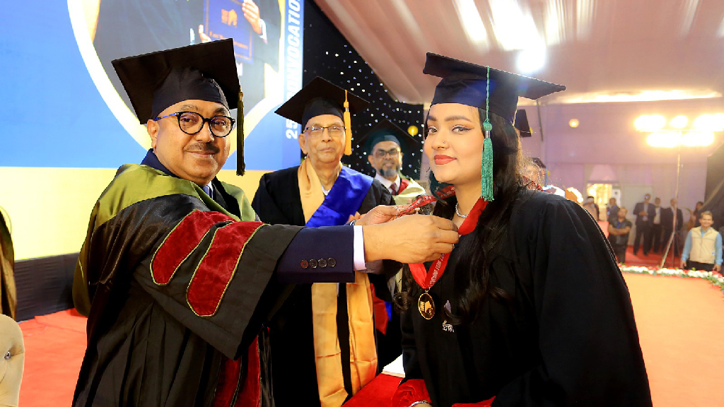 ইস্ট ওয়েস্ট ইউনিভার্সিটির ২৫তম সমাবর্তন অনুষ্ঠিত