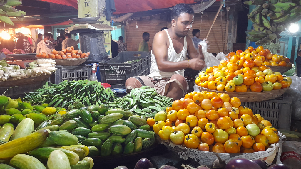 প্রতিদিনই বাড়ছে সবজির দাম