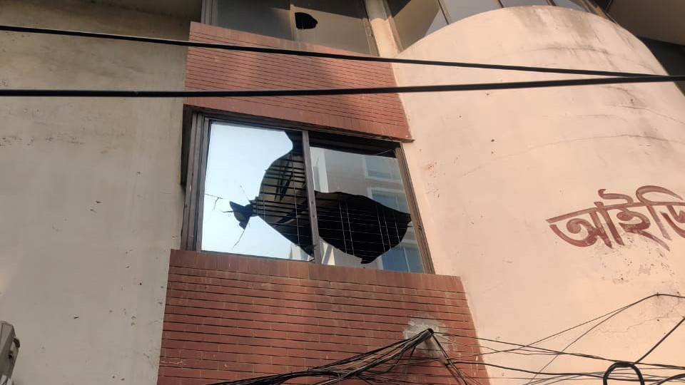 আইডিয়ালে ফের হামলা ঢাকা কলেজের ছাত্রদের