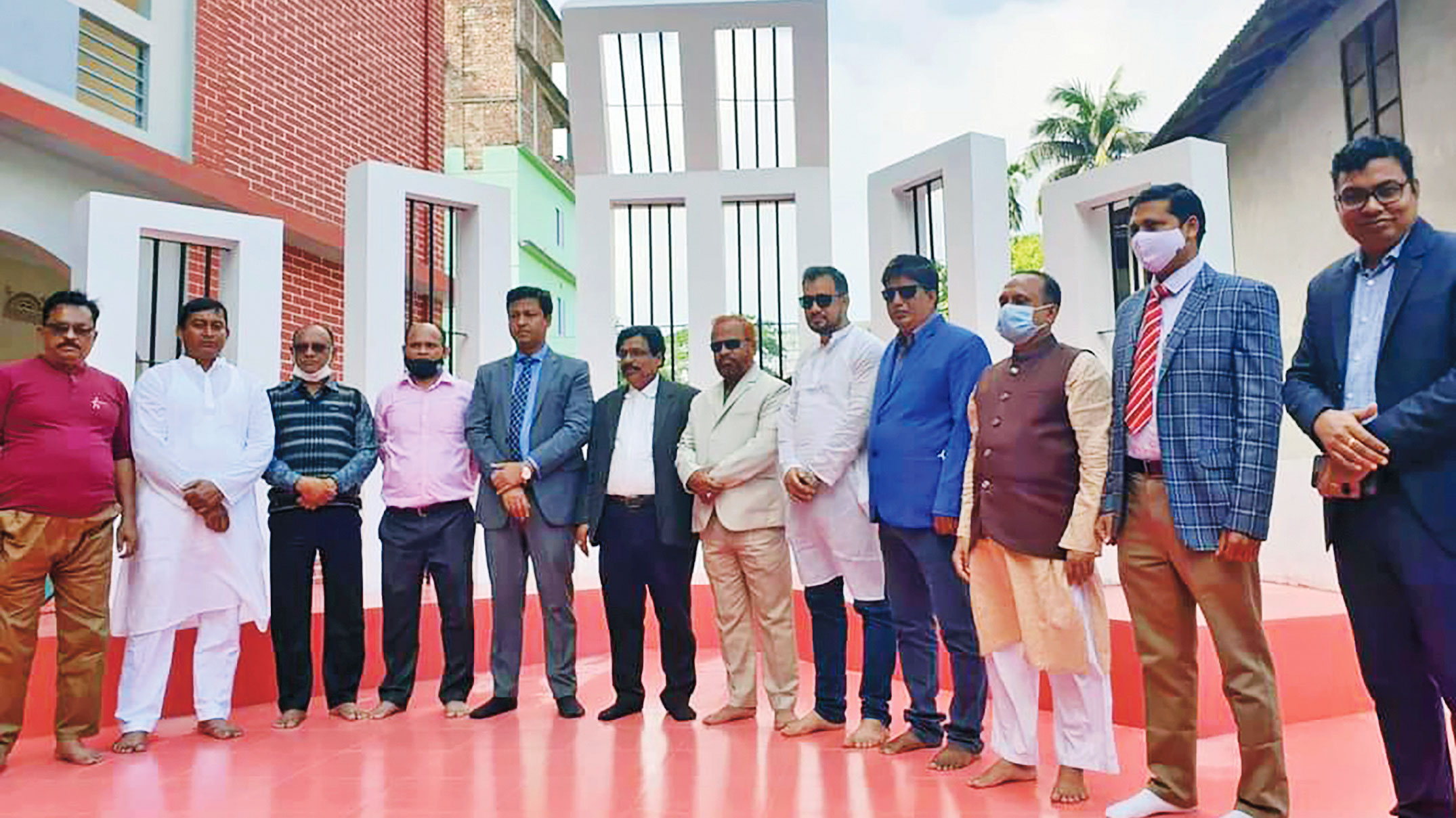 বিদ্যালয়ে শহীদ মিনার উদ্বোধন