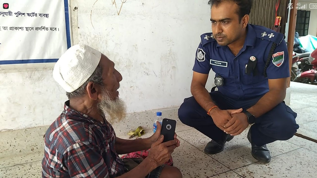 আইফোন নিয়ে থানায় হাজির ভিক্ষুক, মালিক পাচ্ছে না পুলিশ