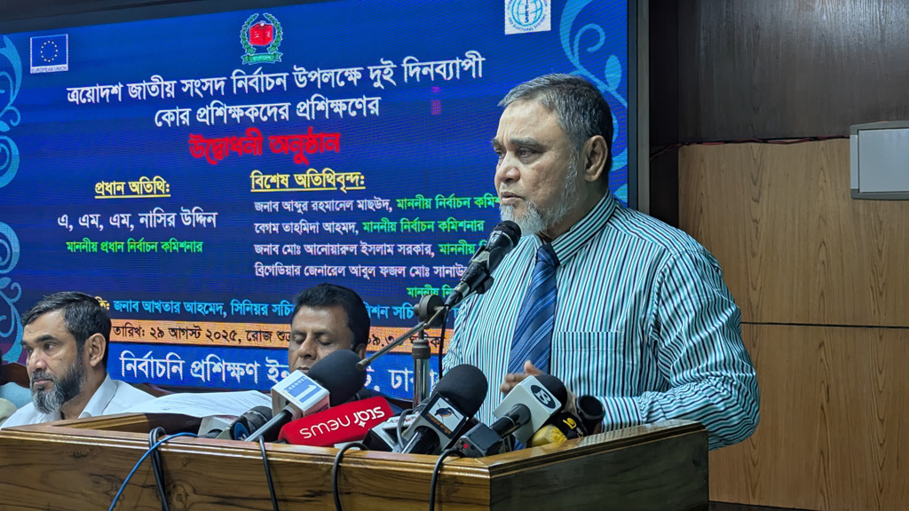 নির্বাচন কর্মকর্তাদের জুতার মালা ও জেলের কথা মনে করিয়ে দিলেন ইসি