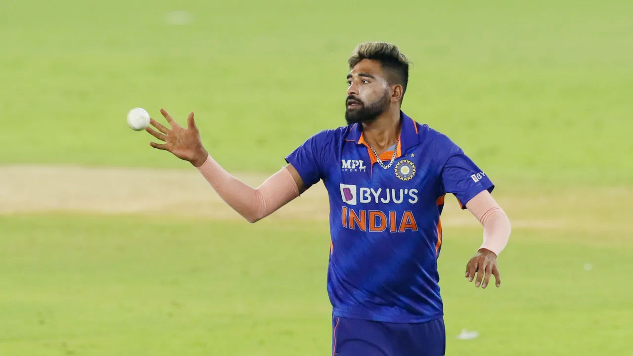 বুমরার পরিবর্তে সুযোগ পেয়েছেন সিরাজ