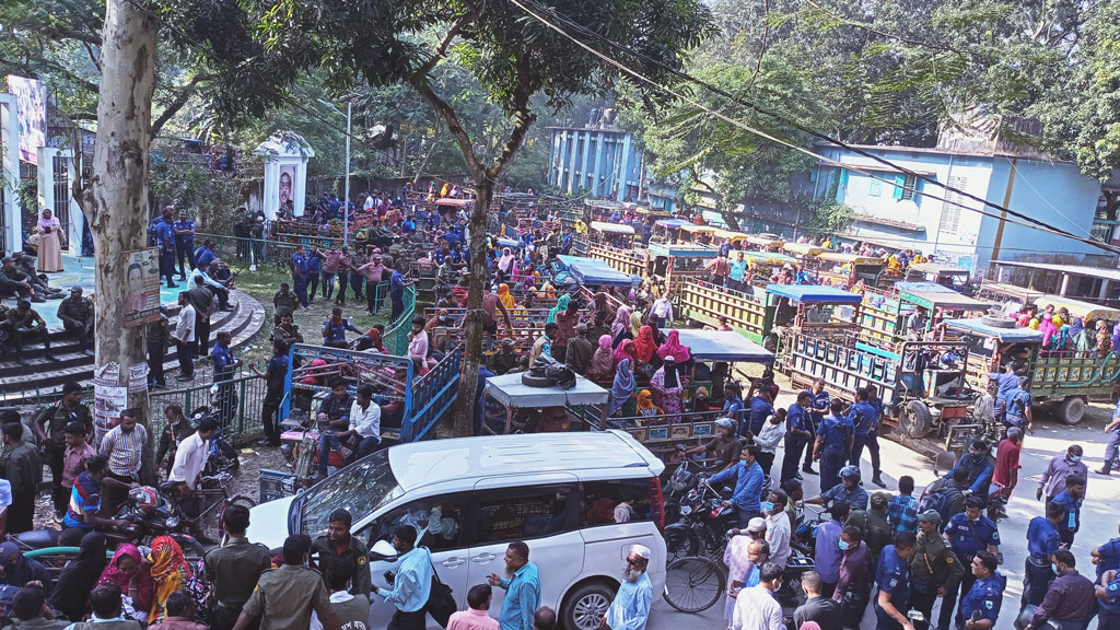ঝুঁকি এড়াতে ব্যালট সকালে