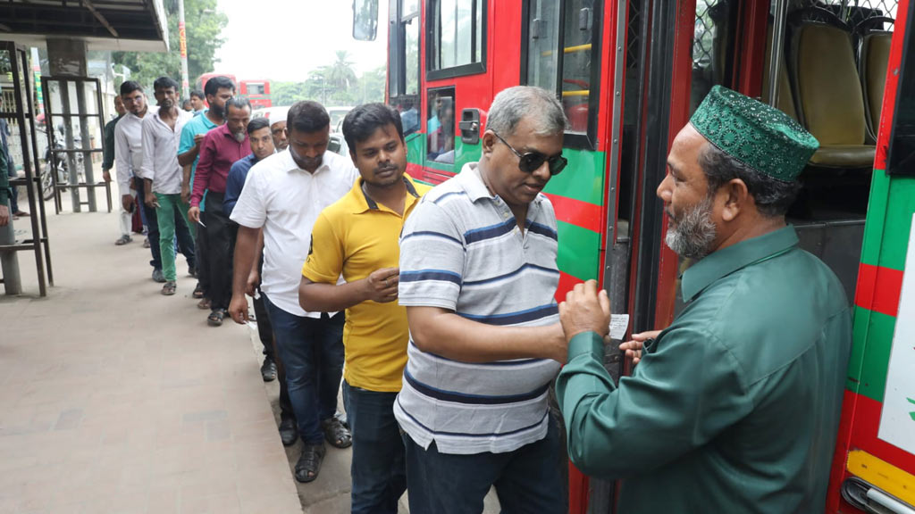 এলিভেটেড এক্সপ্রেসওয়েতে বিআরটিসির বাসে যাত্রী পরিবহন শুরু