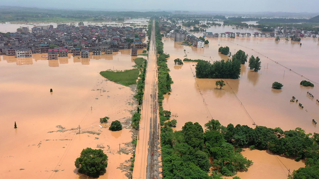 চীনে ভারী বৃষ্টিপাতে বন্যা, ১৫ জনের মৃত্যু