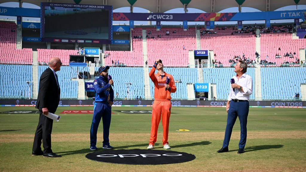 অধরা জয়ের লক্ষ্যে ফিল্ডিংয়ে শ্রীলঙ্কা