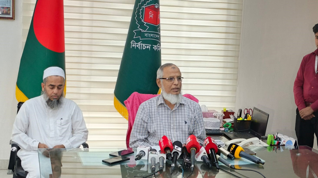 নির্বাচন নিয়ে কোনো অনিশ্চয়তা আছে বলে মনে করে না কমিশন: ইসি আনোয়ারুল