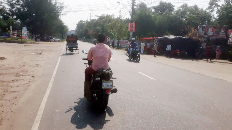 ধর্মঘটে অচল বরিশাল, রাস্তায় বিএনপির নেতা-কর্মীদের বাধা দেওয়ার অভিযোগ