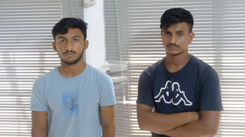 বেনাপোল ইমিগ্রেশনে যাত্রীর পায়ুপথে স্বর্ণের বারসহ দুজন আটক