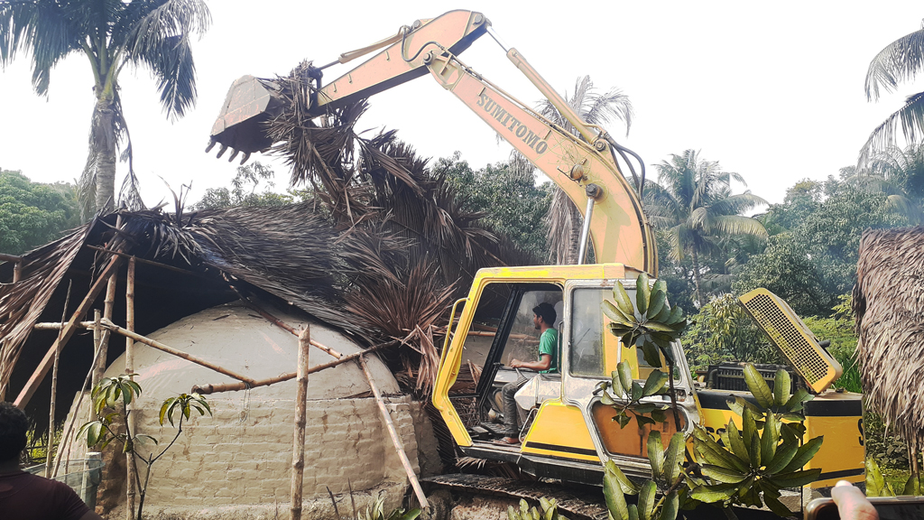 পরিবেশ দূষিত করা ১৩ চুল্লি গুঁড়িয়ে দিল পরিবেশ অধিদপ্তর