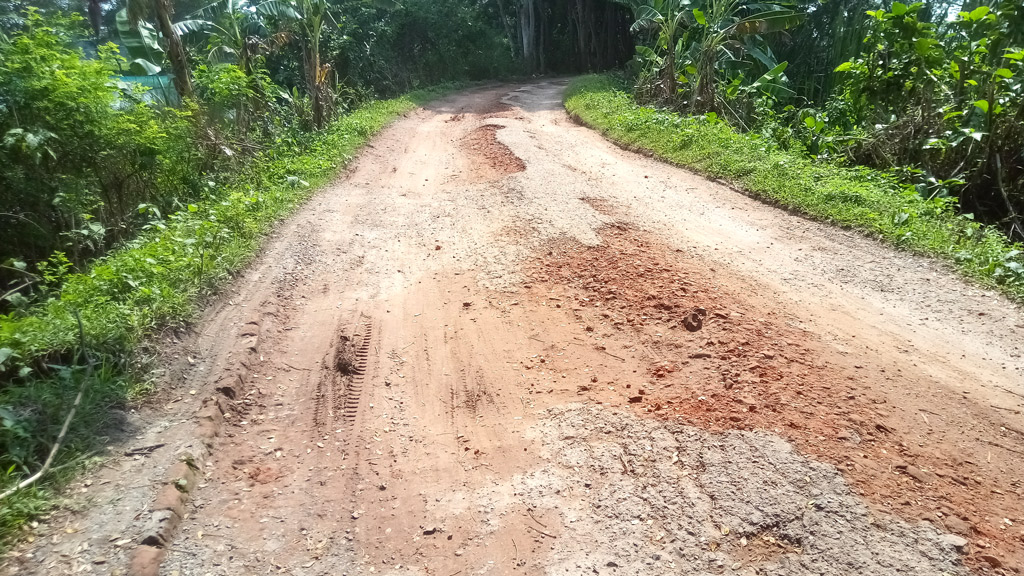 দুই কিলোমিটার সড়কে দুর্ভোগ