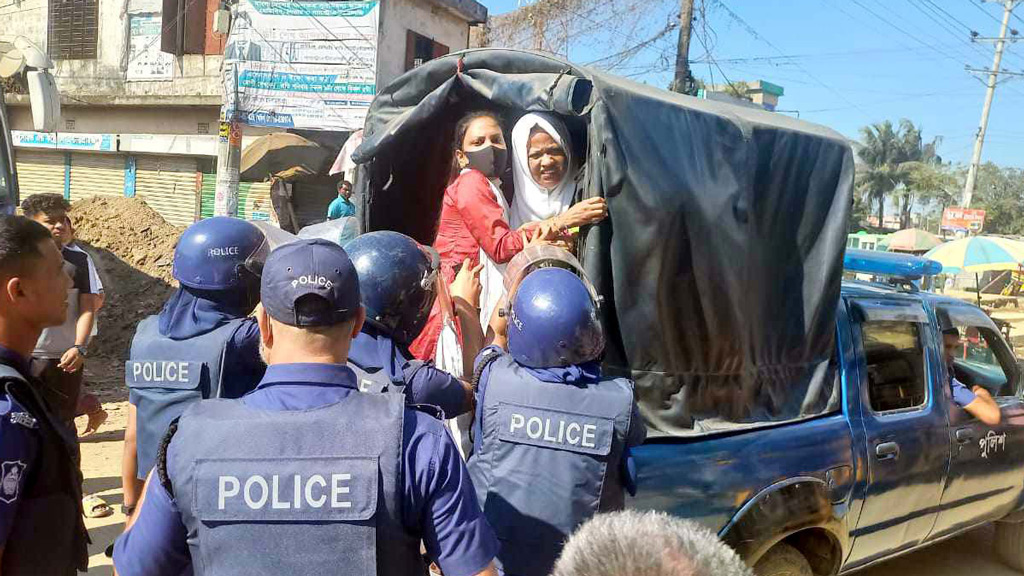 নাশকতার অভিযোগে হবিগঞ্জে মহিলা দলের ৩ জন গ্রেপ্তার