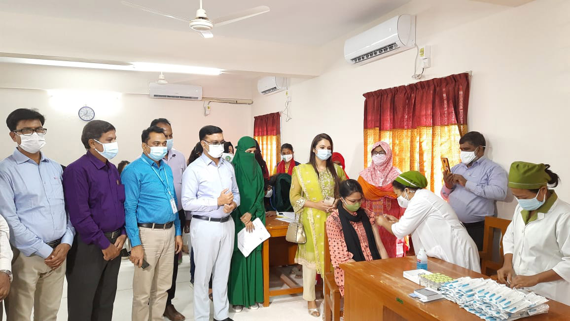 এইচএসসি পরীক্ষার্থীদের করোনার টিকা