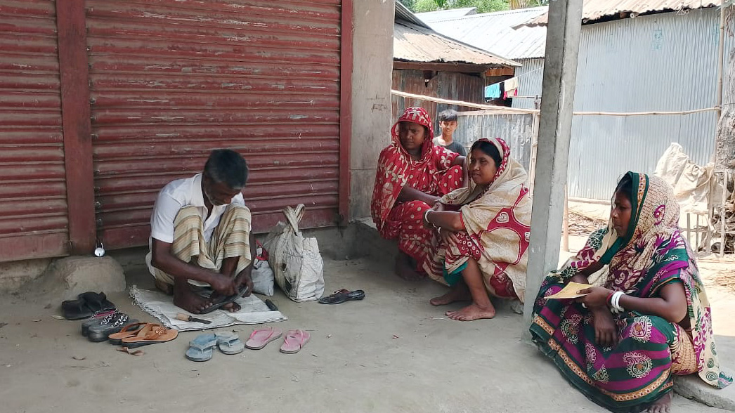 ‘অ্যালা মুইও বাপের মতো গ্রামোত ঘুরি ঘুরি জুতা সিলাই করি পেট চালাও’