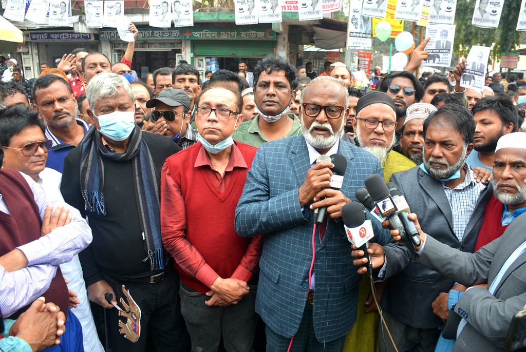 নারায়ণগঞ্জ সিটি করপোরেশন নির্বাচনের স্বতন্ত্র মেয়র প্রার্থী অ্যাডভোকেট তৈমূর আলম খন্দকার নগরীর খানপুর হাসপাতাল রোড এলাকা থেকে গণসংযোগ করেন। 