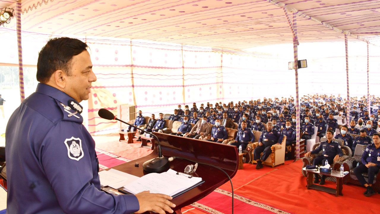 পেশাদারির সঙ্গে দায়িত্ব পালনের জন্য পুলিশ সদস্যদের প্রতি আইজিপির আহ্বান