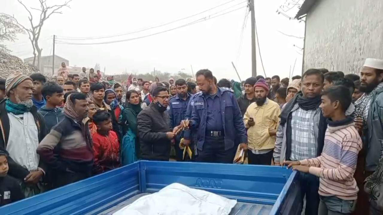 নেত্রকোনায় ময়লার ভাগাড়ে যুবকের গলা কাটা লাশ