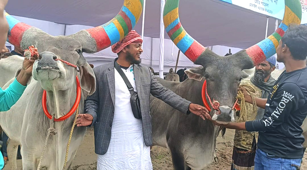 বগুড়ায় ব্যতিক্রমী মেলা: ২২ লাখ টাকার গরু, ৮ লাখের কুকুর