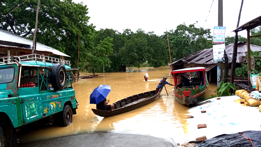 টানা বর্ষণে সড়ক তলিয়ে যাওয়ায় সাজেকে আটকা পড়েছেন ২ শতাধিক পর্যটক