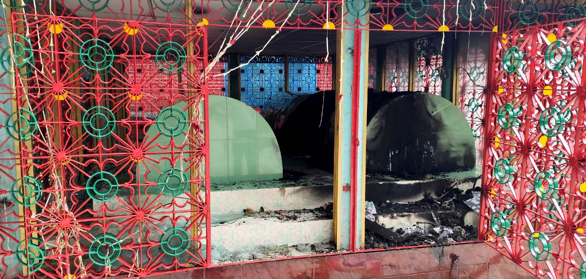 নারায়ণগঞ্জে দেওয়ানবাগ দরবারে হামলা-ভাঙচুর