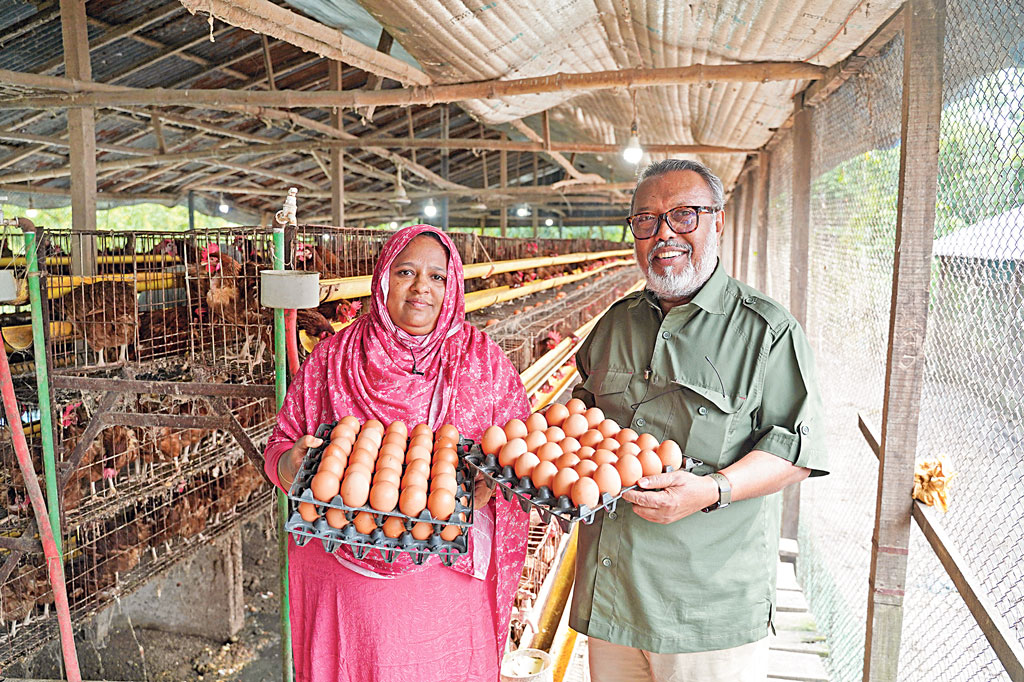 পোলট্রিতে ফাতেমার নীরব বিপ্লব