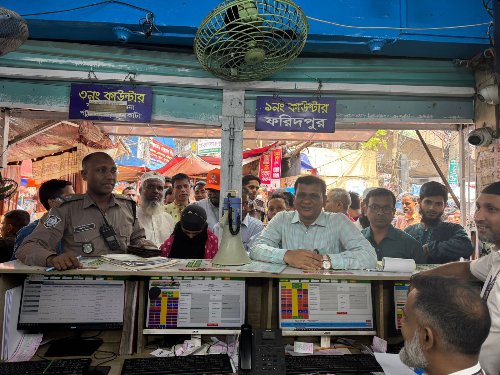 ঈদযাত্রায় গণপরিবহনে নৈরাজ্য: ঠেকাতে দেশজুড়ে অভিযান, জরিমানা ও ভাড়া ফেরত