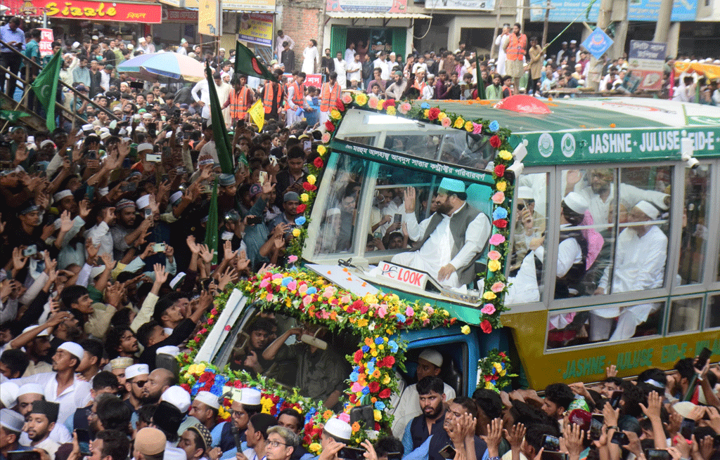 চট্টগ্রামে জশনে জুলুসে পদদলিত হয়ে দুজনের মৃত্যু