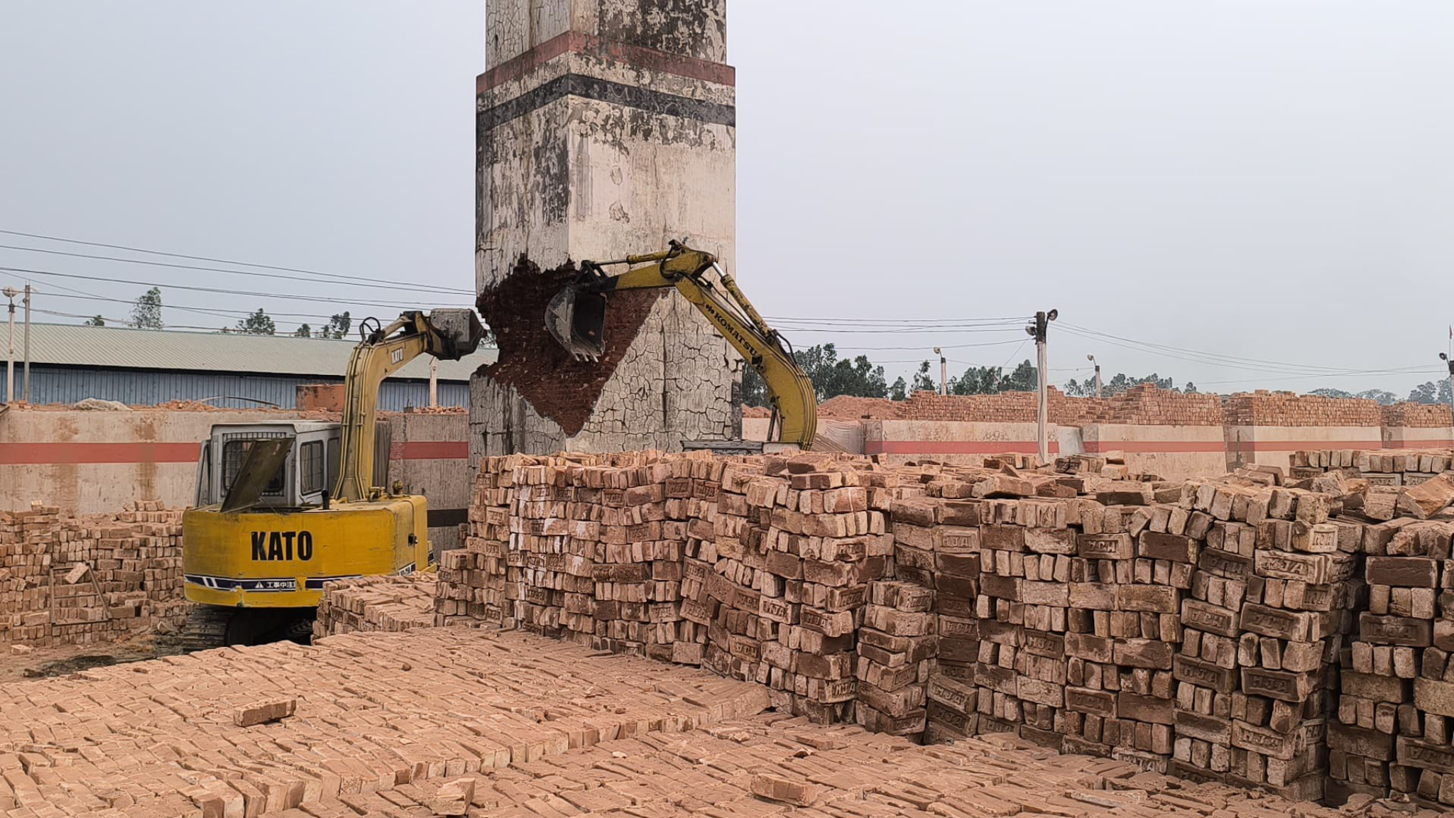 ম্যাজিস্ট্রেটকে অবরুদ্ধ করলেও বিএনপি নেতার অবৈধ ইটভাটা গুঁড়িয়ে দিয়েছে প্রশাসন