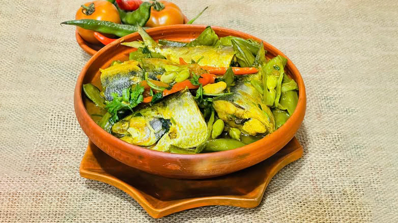 শিম-টমেটো দিয়ে ইলিশের রসা