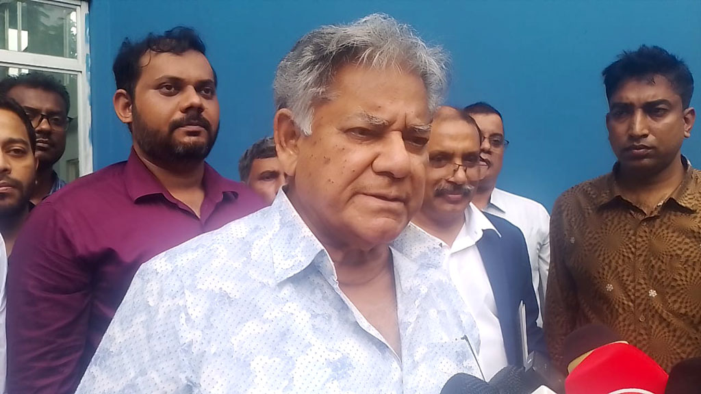 বিআইডব্লিউটিসিতে যোগ হচ্ছে ১৮ নৌযান, জানালেন উপদেষ্টা সাখাওয়াত