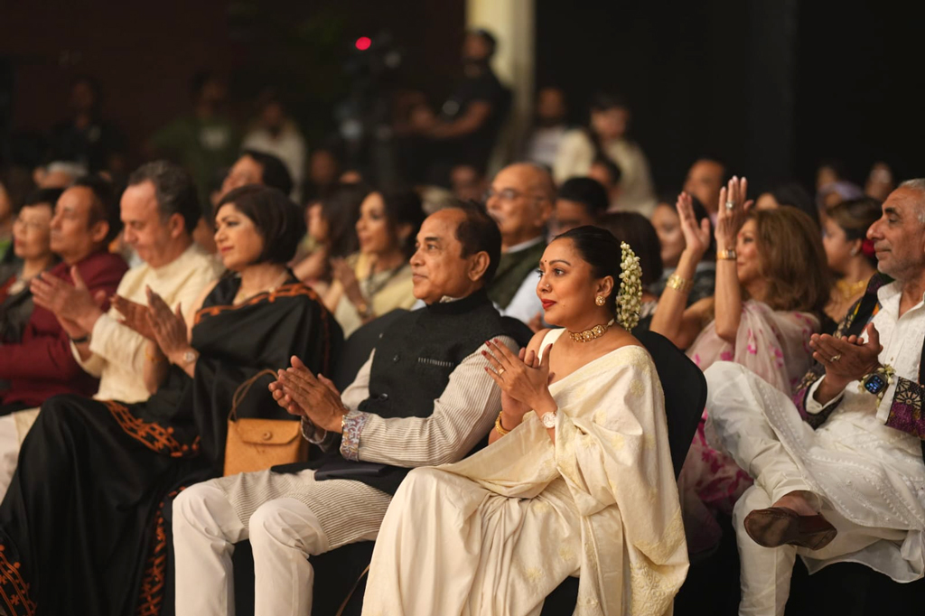 রাজধানীর আলোকি কনভেনশন সেন্টারে পল্লিকবির বিশ্বখ্যাত কাব্যগ্রন্থ ‘নকশী কাঁথার মাঠ’ অবলম্বনে লোকনৃত্যনাট্য পরিবেশিত হয়। ছবি: বিজ্ঞপ্তি